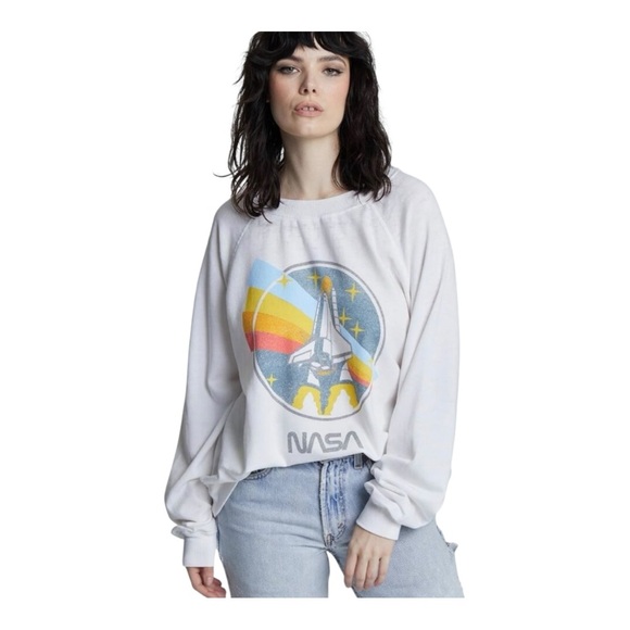 Recycled Karma Tops - RECYCLED KARMA NASA
Oversized Sweatshirt Sz M
Graphic Sheer Cotton Rayon
Blend